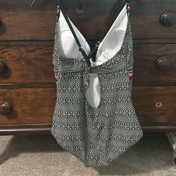 Bathing Suit - Picture 4 of 6